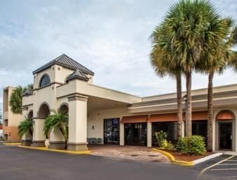 Days Inn & Suites by Wyndham Orlando Airport image 1